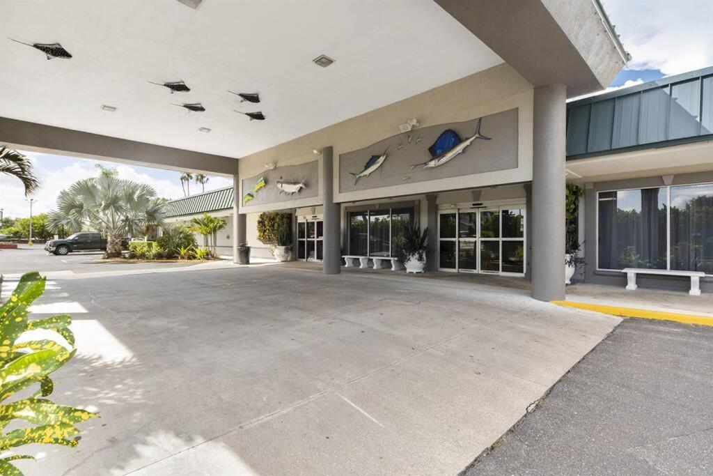 Bay Breeze Aparthotel South Bradenton ภายนอก รูปภาพ