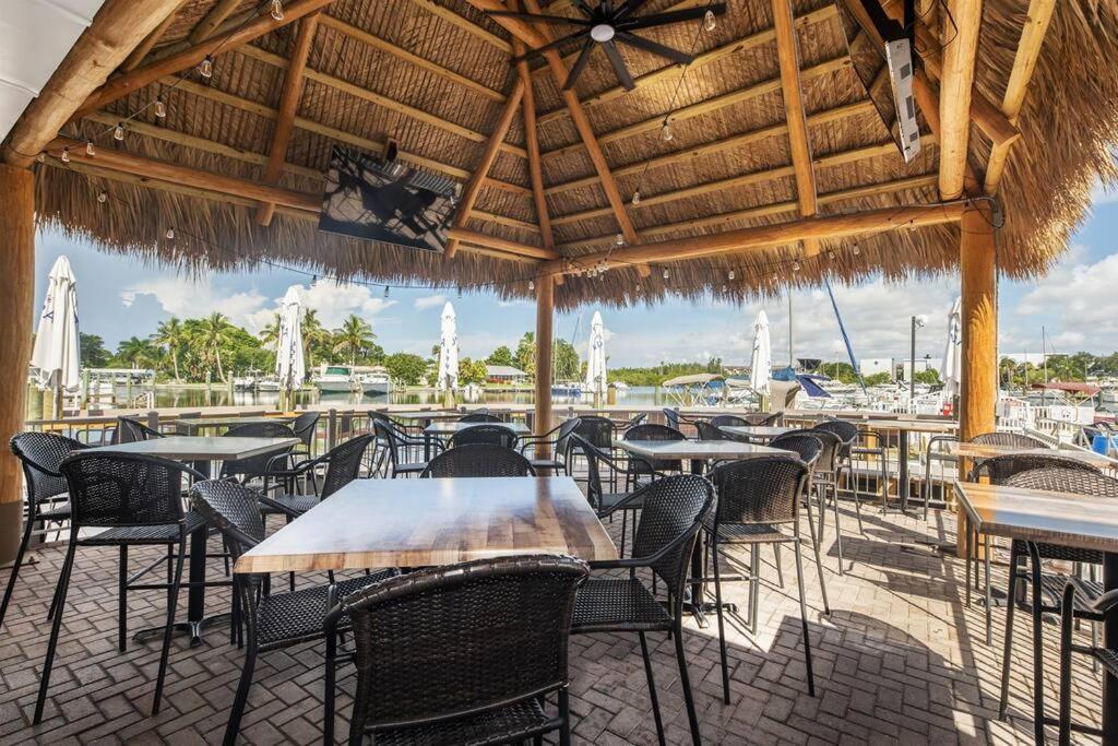 Bay Breeze Aparthotel South Bradenton ภายนอก รูปภาพ