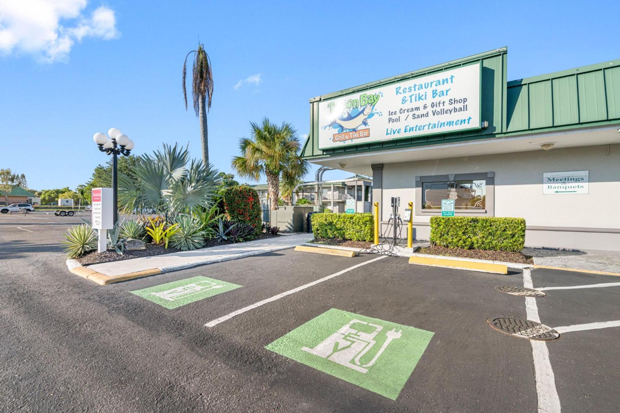 Bay Breeze Aparthotel South Bradenton ภายนอก รูปภาพ