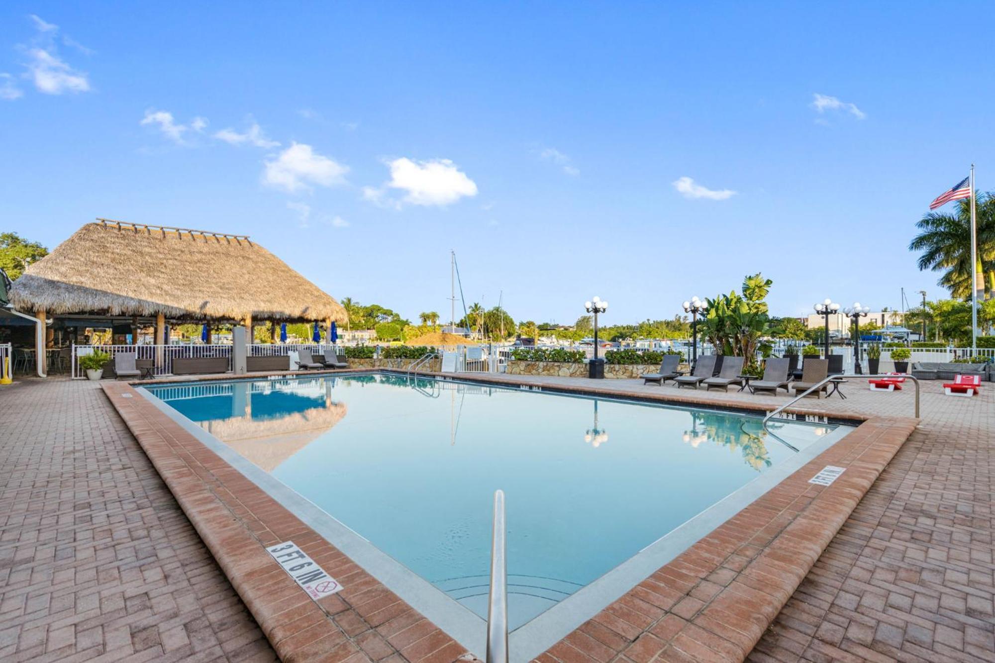 Bay Breeze Aparthotel South Bradenton ภายนอก รูปภาพ
