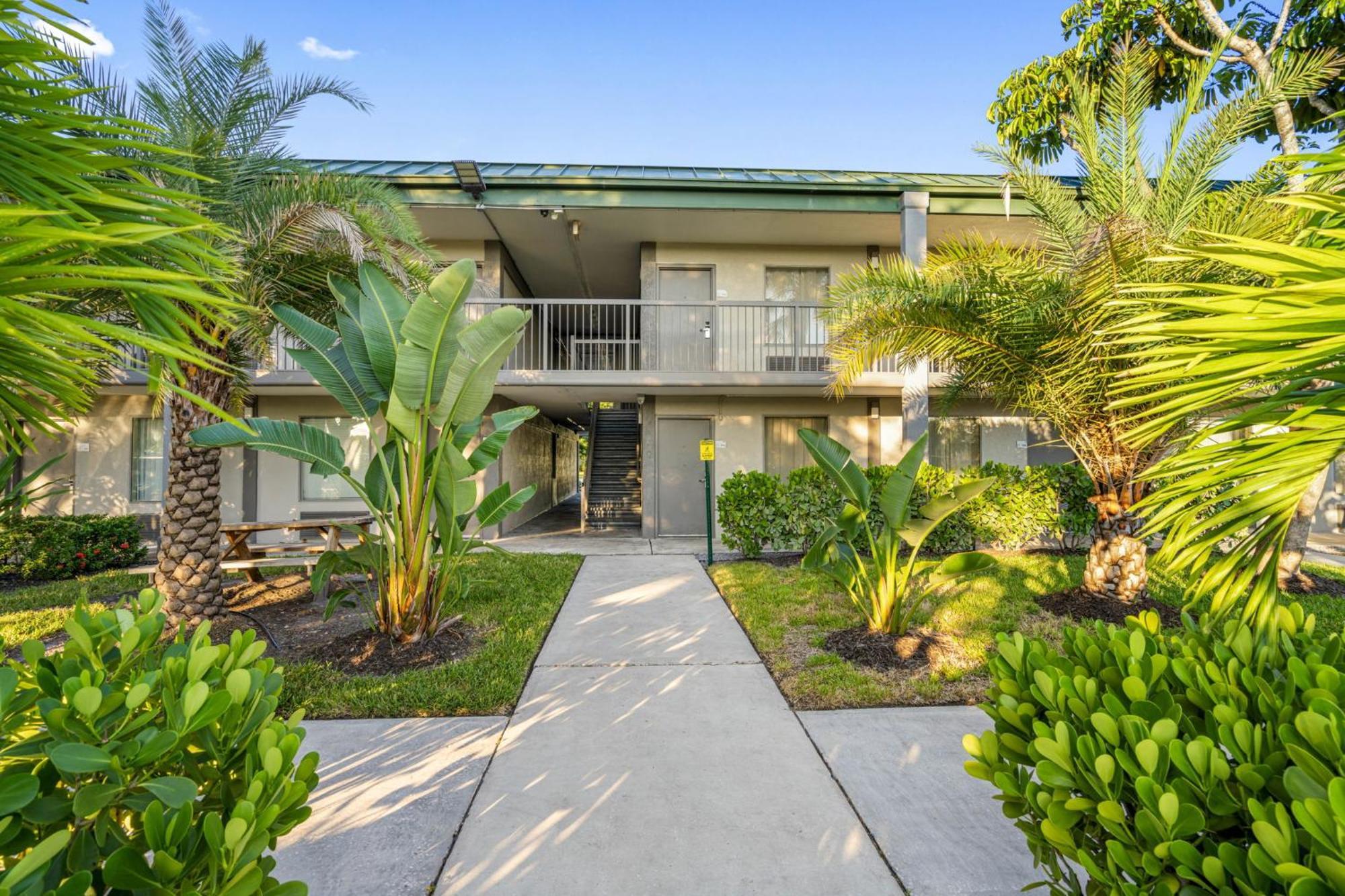Bay Breeze Aparthotel South Bradenton ภายนอก รูปภาพ
