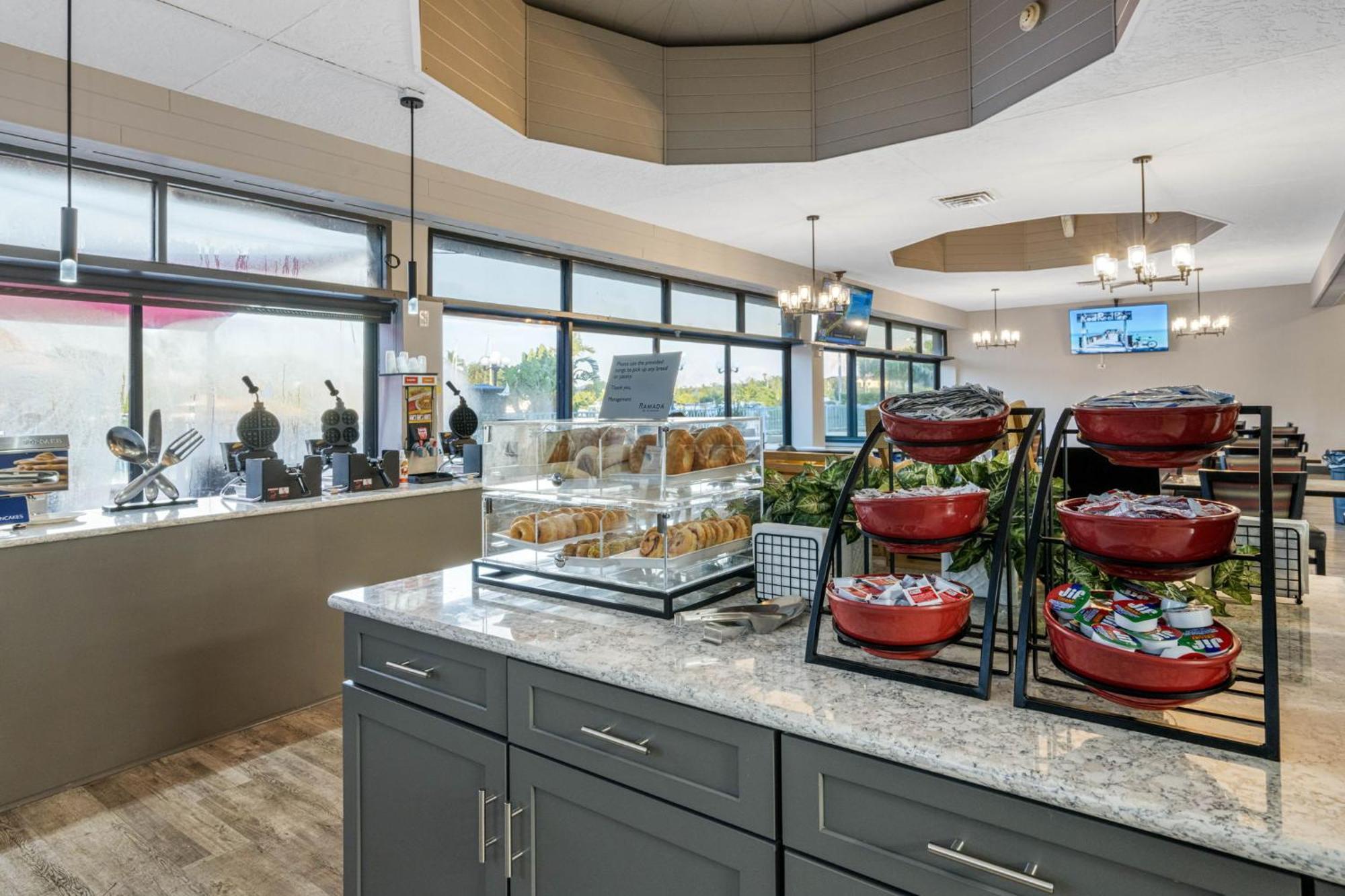 Bay Breeze Aparthotel South Bradenton ภายนอก รูปภาพ