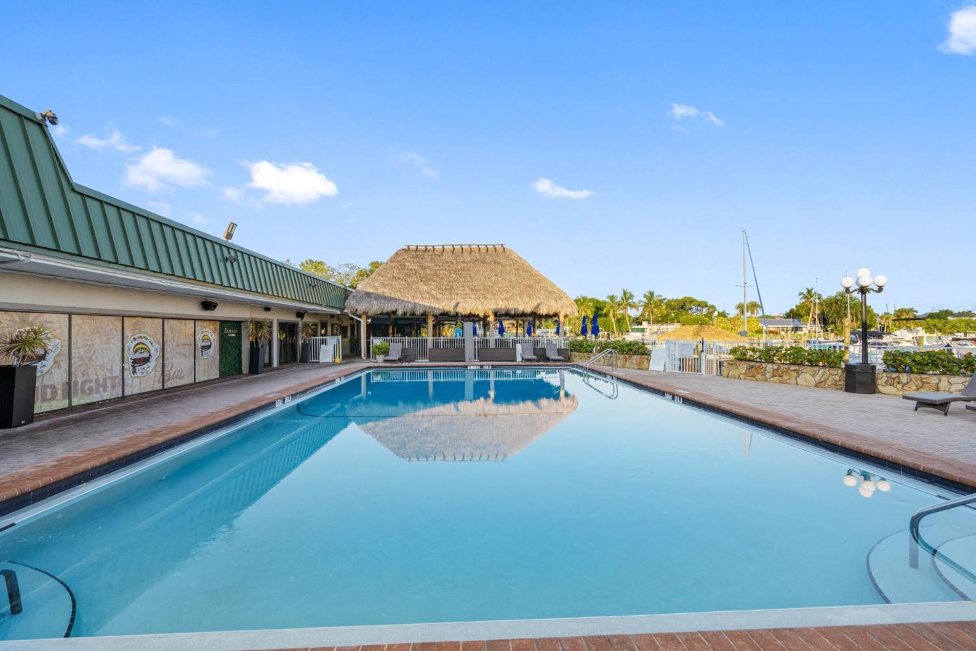 Bay Breeze Aparthotel South Bradenton ภายนอก รูปภาพ