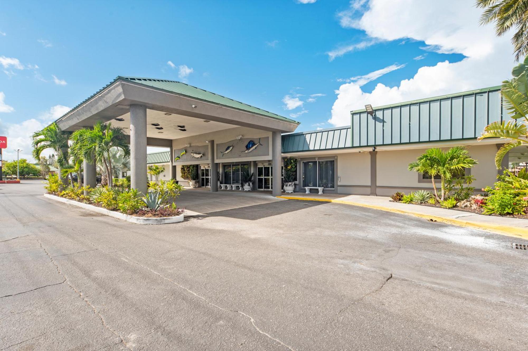 Bay Breeze Aparthotel South Bradenton ภายนอก รูปภาพ