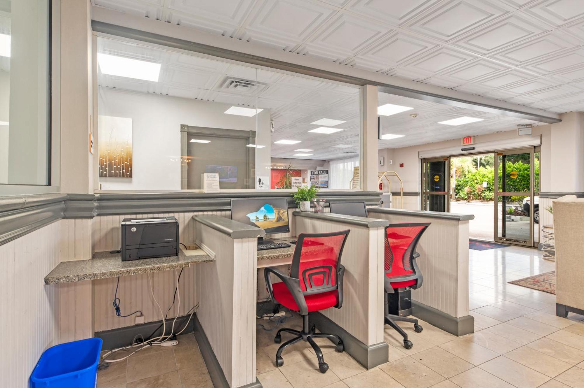 Bay Breeze Aparthotel South Bradenton ภายนอก รูปภาพ