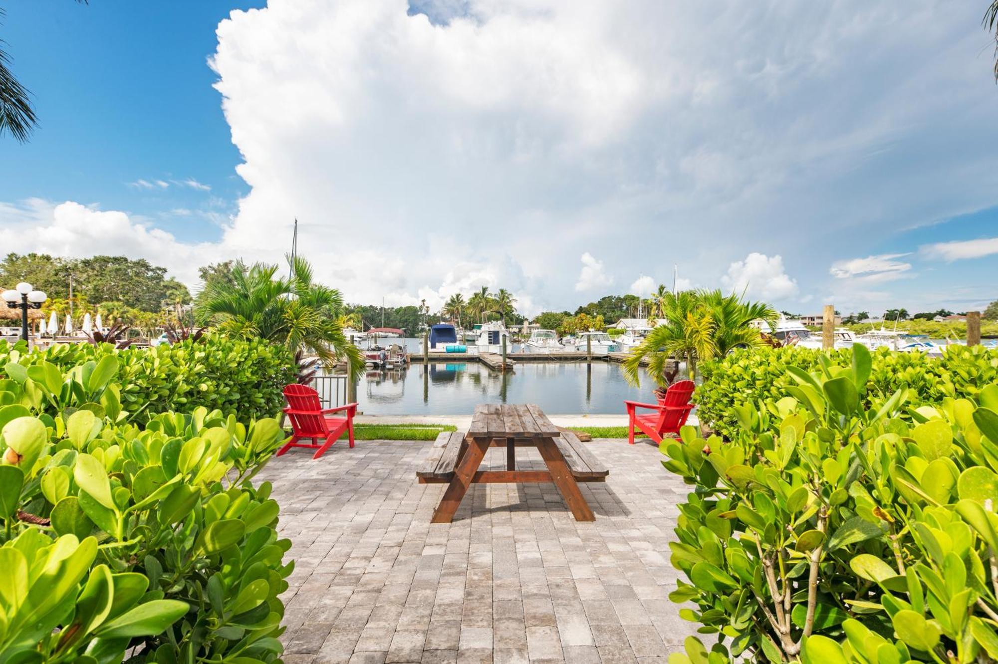 Bay Breeze Aparthotel South Bradenton ภายนอก รูปภาพ