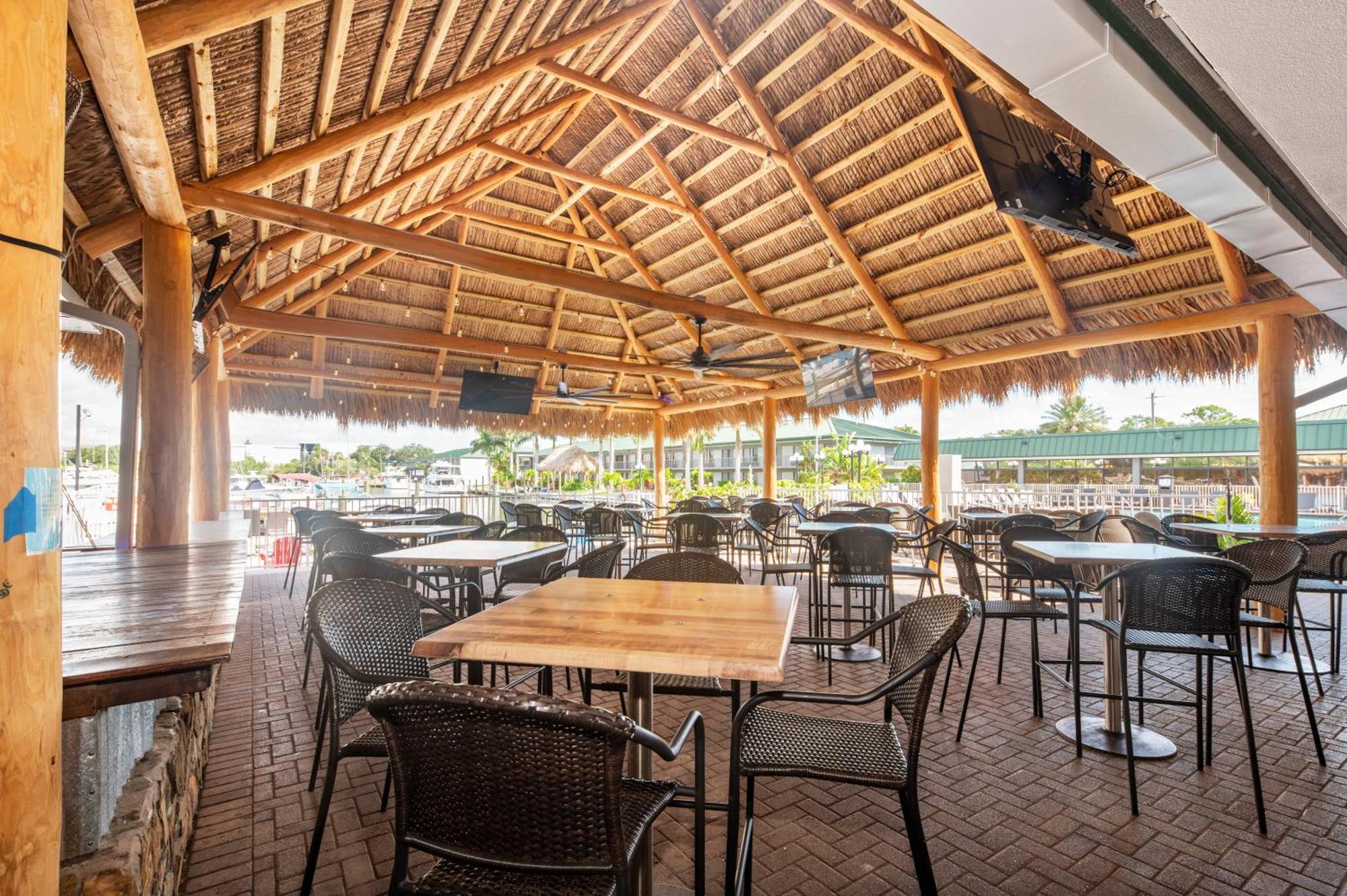 Bay Breeze Aparthotel South Bradenton ภายนอก รูปภาพ