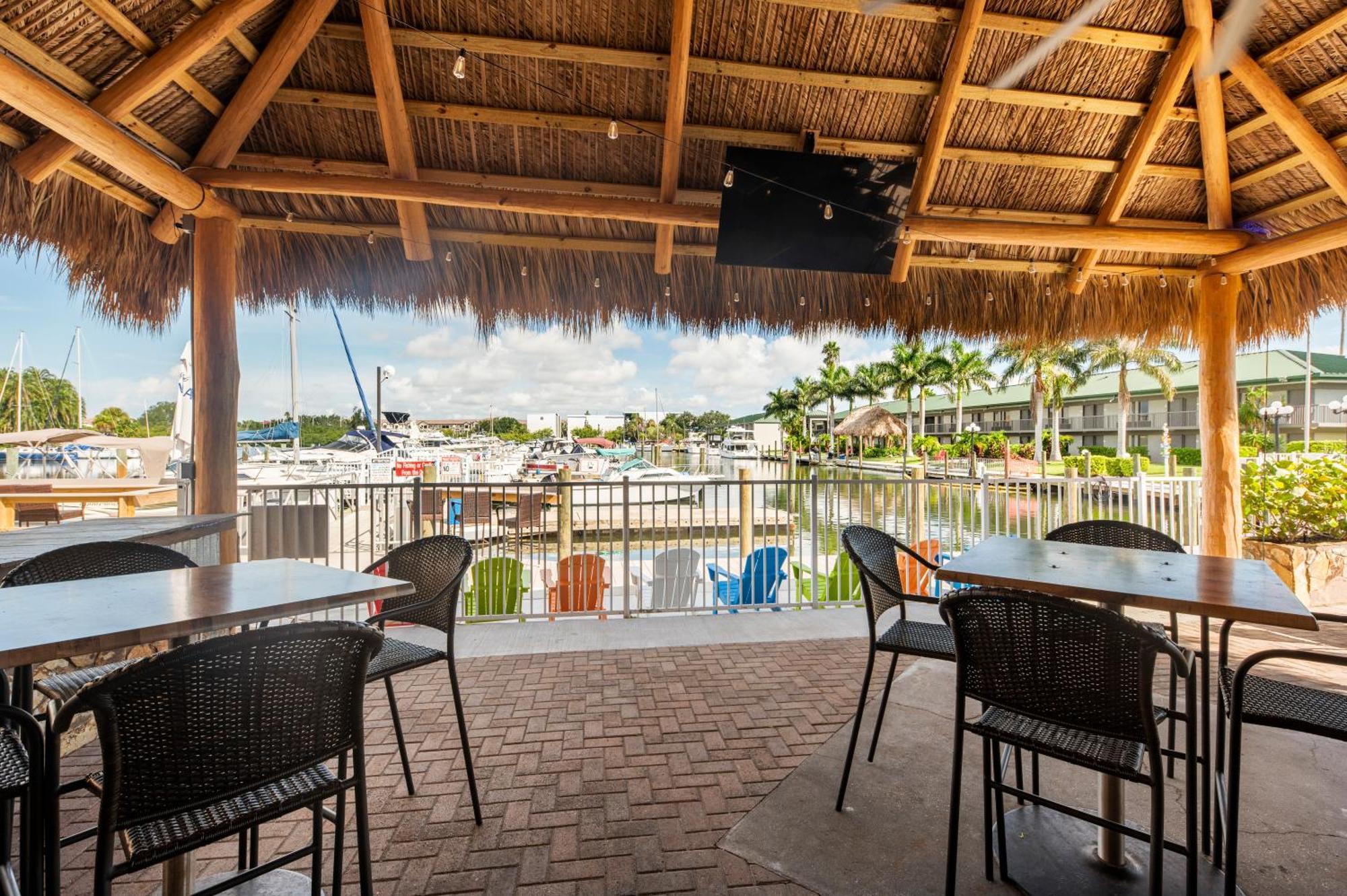 Bay Breeze Aparthotel South Bradenton ภายนอก รูปภาพ