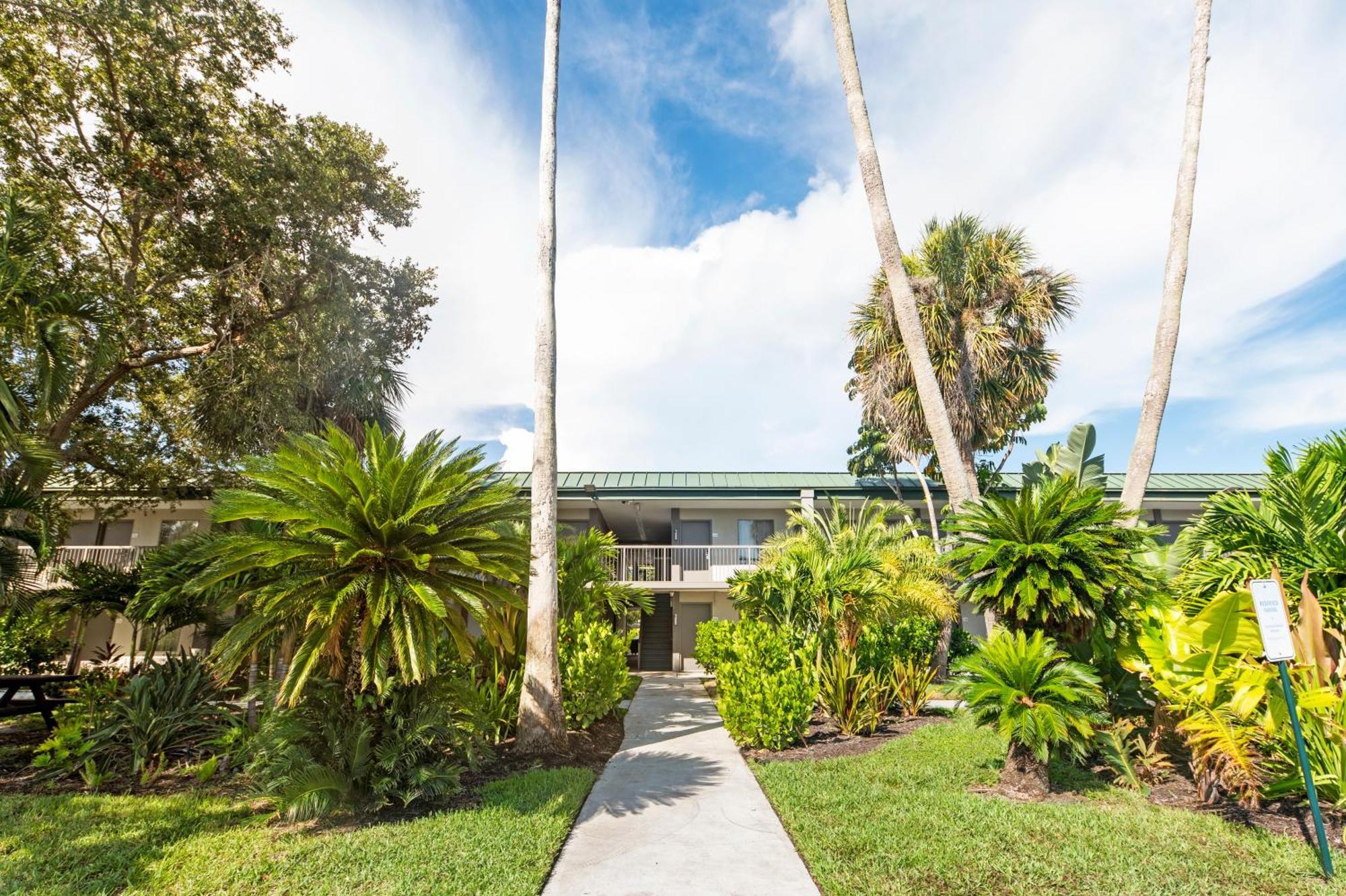 Bay Breeze Aparthotel South Bradenton ภายนอก รูปภาพ
