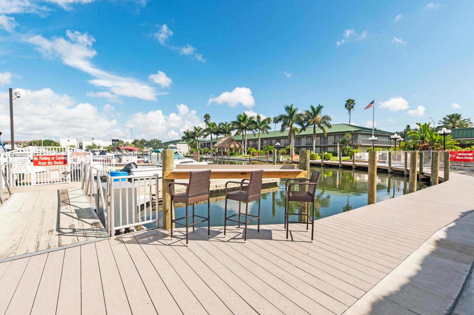 Bay Breeze Aparthotel South Bradenton ภายนอก รูปภาพ