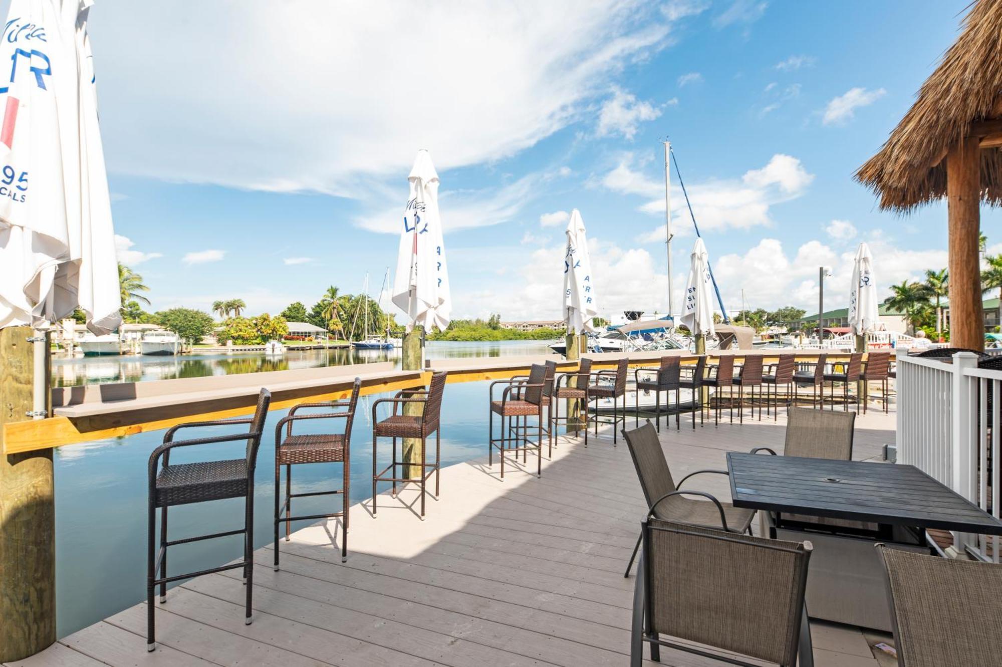 Bay Breeze Aparthotel South Bradenton ภายนอก รูปภาพ