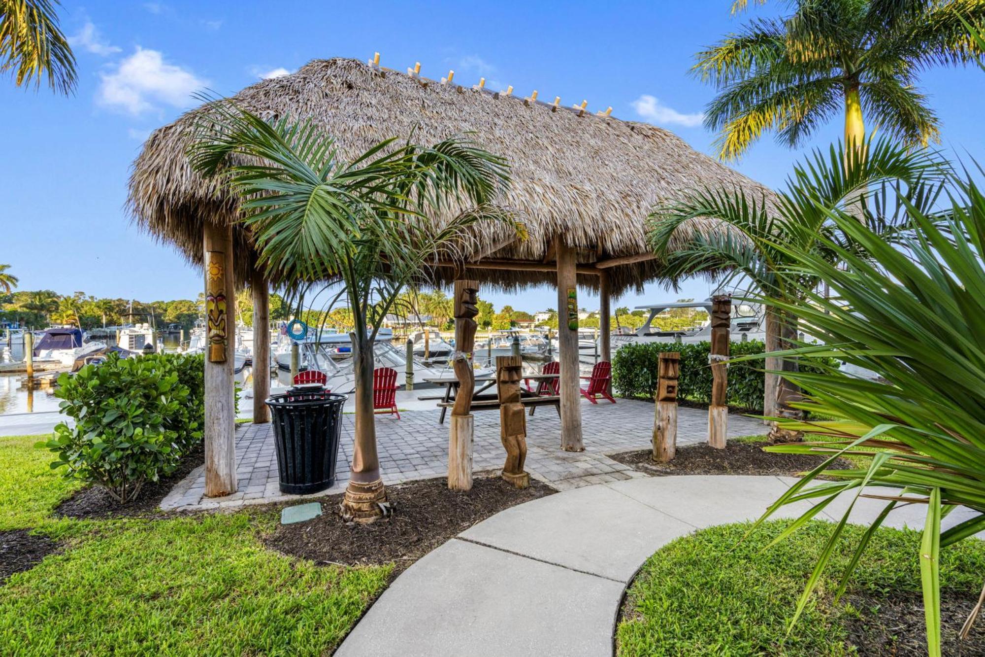 Bay Breeze Aparthotel South Bradenton ภายนอก รูปภาพ